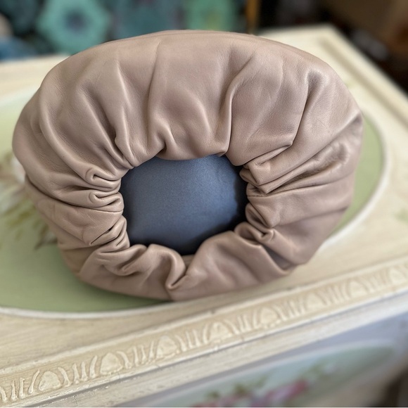 Loewe Rare two toned Limited Edition Bounce Bag Beige Leather Gold HW - Picture 3 of 15